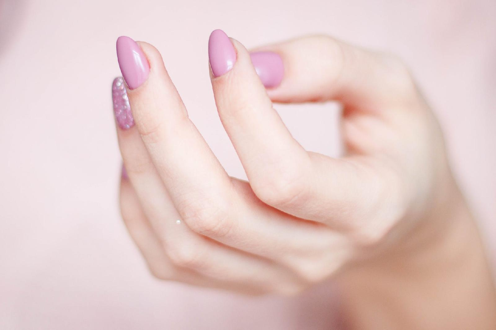 Ongles qui se dedoublent en savoir plus sur les causes, symptomes et — free download